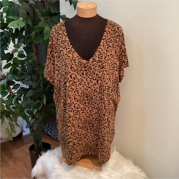 Ava & Viv Tops - Ava & Viv short sleeve blouse Woman’s size 3X  animal cheetah leopard